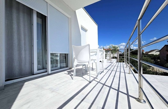 Studio flat with terrace Vrsi - Mulo, Zadar (AS-19047-a)