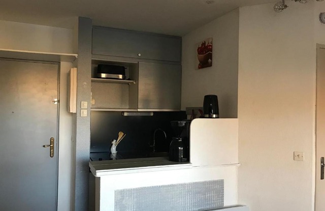 Studio Garriguette, parking gratuit, ascenseur, 2 personnes, lit 2 places