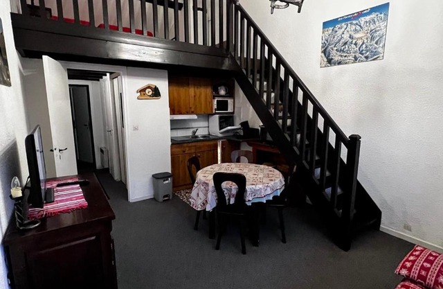 Studio lumineux avec mezzanine, balcon, casier à skis et parking à 5 min du centre de Morzine. - FR-1-524-87