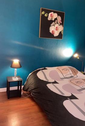 Studio n 4 en plein cœur de la ville thermal