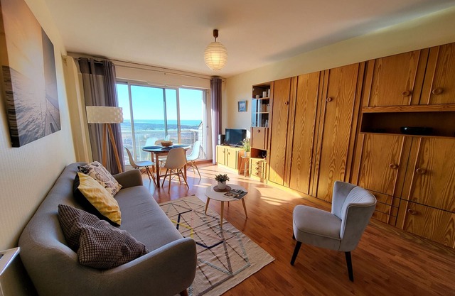Studio near beach with private parking and balcony