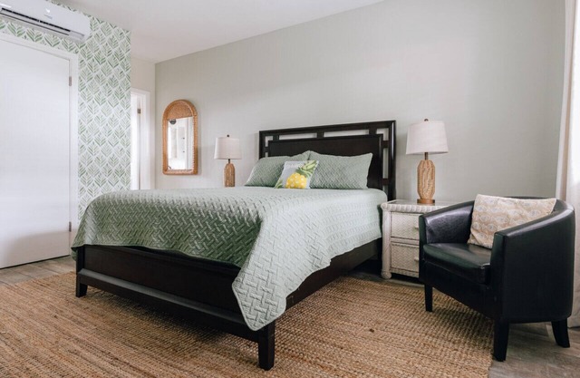 Studio on Pompano Beach two blocks from the Ocean