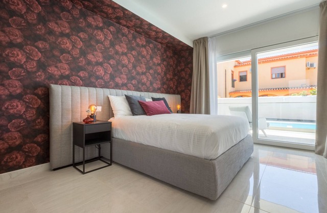 Studio "Residence Meridian Unità 3" Near the Beach with Mountain View, Pool & Wi-Fi
