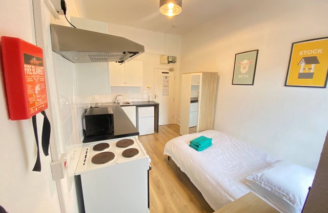 Studio - Sleeps 2 - Parking - Wifi