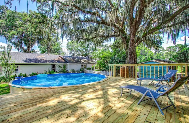 Studio w/Gazebo & Pool-Swanky Savannah Style