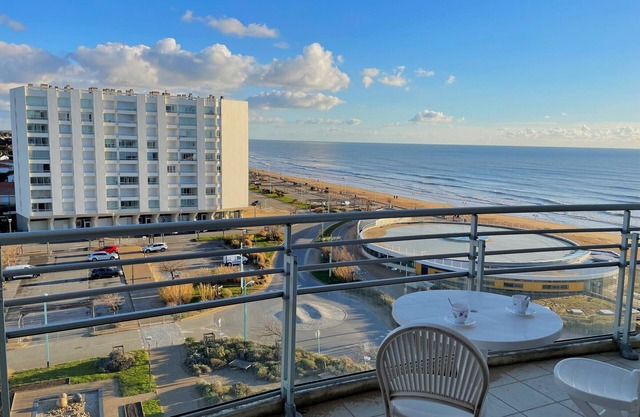 Studio with balcony, 50m from beach, WIFI, pets allowed