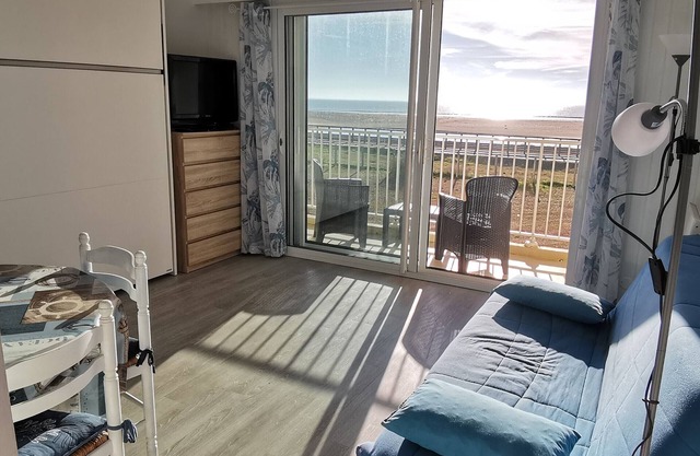 Studio with lagoon view, parking and pets allowed