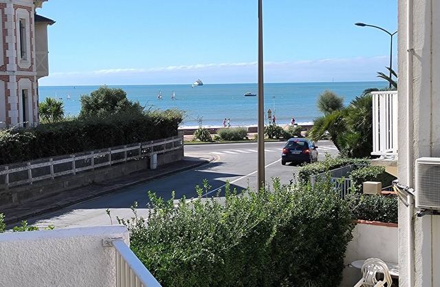 Studio with sea view Plage Grande Conche + Balcony with sea view 30m from beach