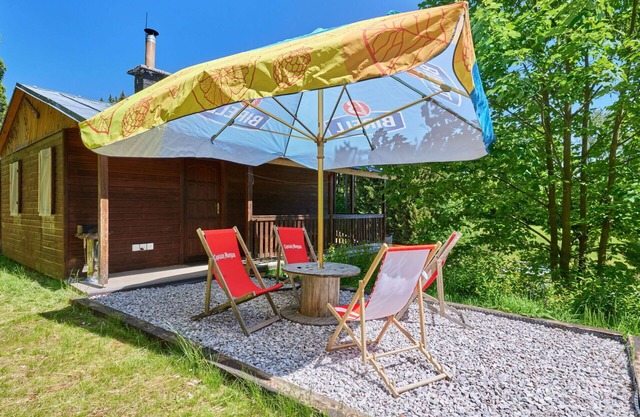 Stunning private villa for 4 people with WIFI, pool, TV, patio, pets allowed and parking