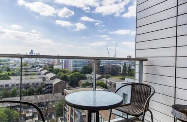 Stunning 1-Bed Apt with Balcony with great views