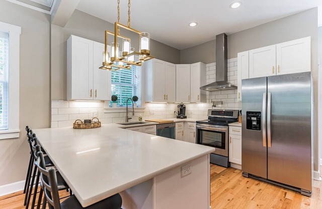 Stunning 1890's Home - Sleeps 8!