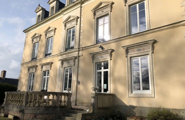 Stunning 19th-Century Chateau with Spacious Rooms, Private Park, Wifi & Local Breakfast