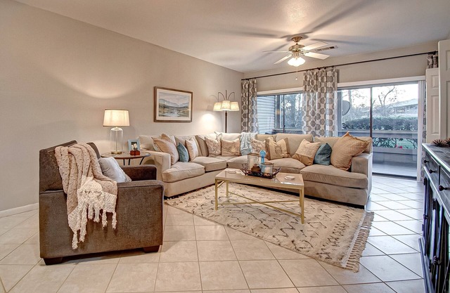 Stunning 2 bd 2 bth Ground Floor Condo Lake Conroe Near Clubhouse!