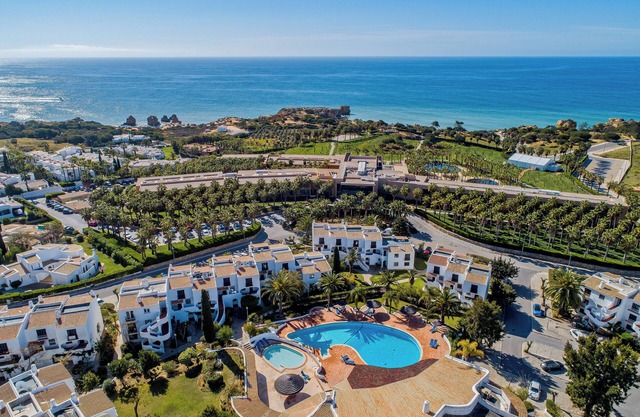 Stunning 2 bed apt in Sao Rafael, A/C - 5 mins from beach