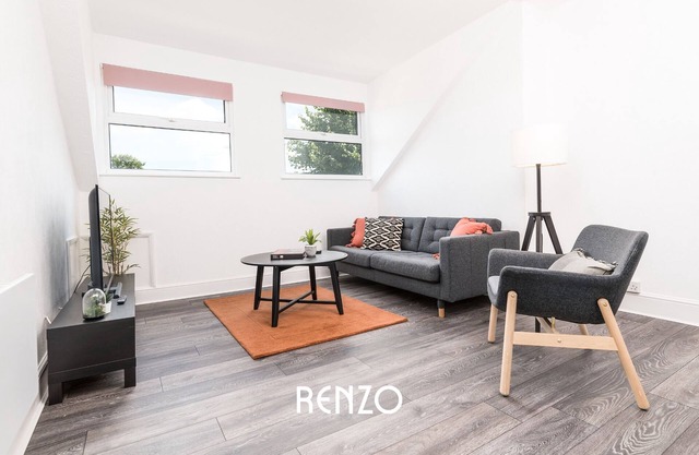 Stunning 2-bed Apartment in Nottingham by Renzo, Modern, Brilliant Location