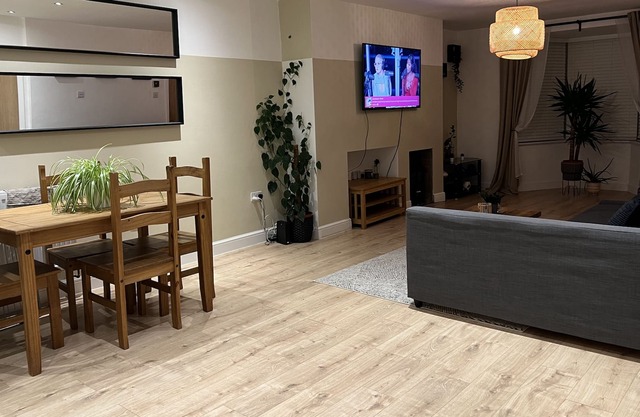 Stunning 3-Bed House and Private Garden in BHAM