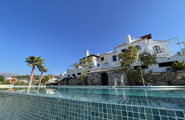 Stunning 3 bedroom house with communal pool and views
