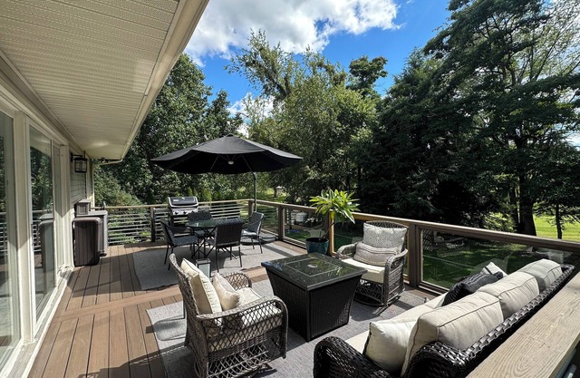 Stunning 4-Bedroom Golf Course Retreat with Scenic Fairway Views Near Notre Dame