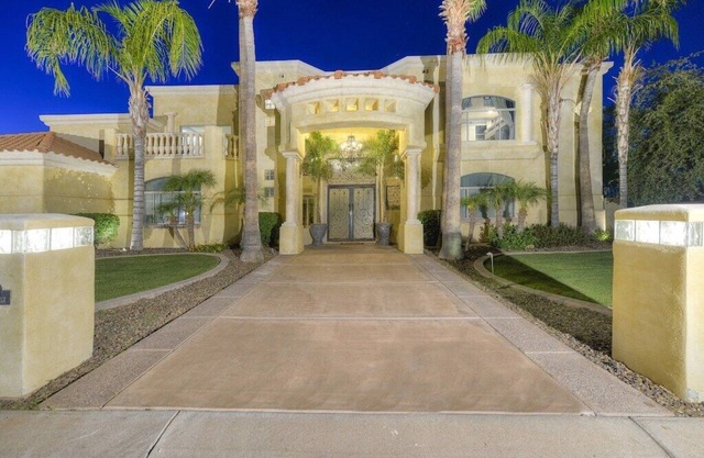 STUNNING 8 Bedroom Mansion on Golf Course! Heated Pool/Spa! Theater Room!