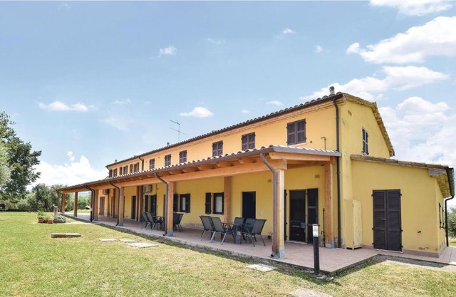 Stunning apartment in Montefelcino with 2 Bedrooms