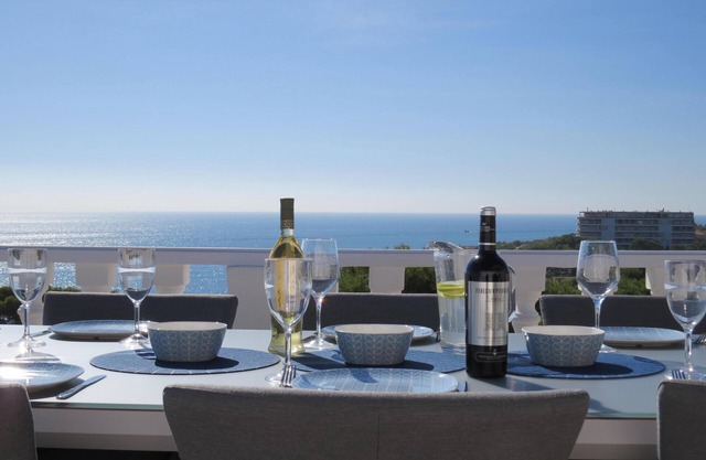 Stunning Detached 3 Bedroom Villa with Private Pool and Sea View
