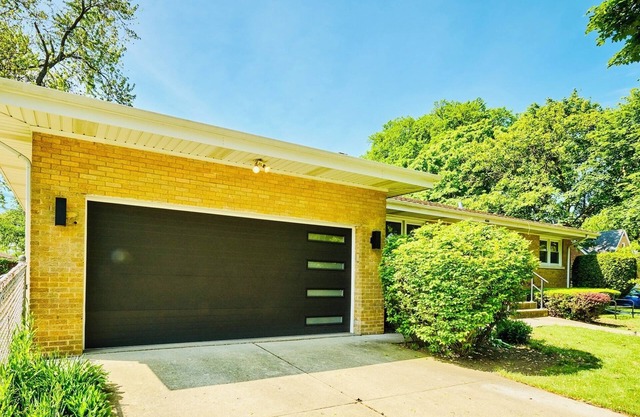 Stunning downtown Skokie mid-century modernnLuxury four bedroom ranch home
