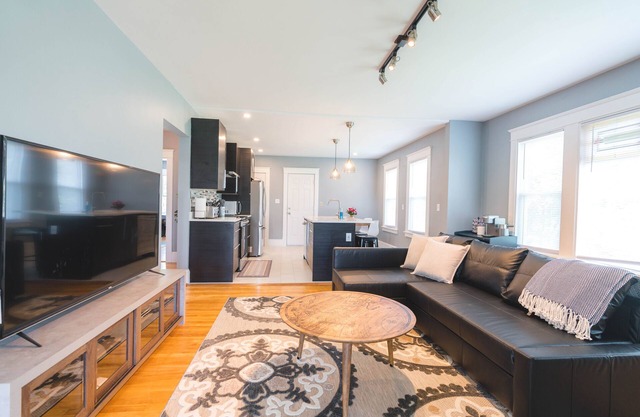 Stunning Entire Three Units Apts (USM AREA)