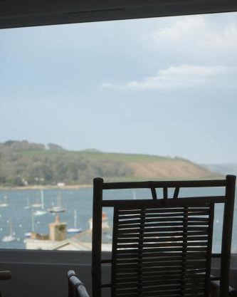 Stunning High Street Townhouse With Sea Views & Parking at 'Tide View Townhouse'