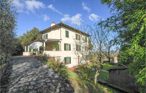 Stunning Home In Castelvecchio Di Comp