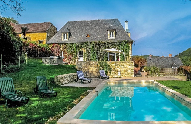 Stunning home in Coly with WiFi