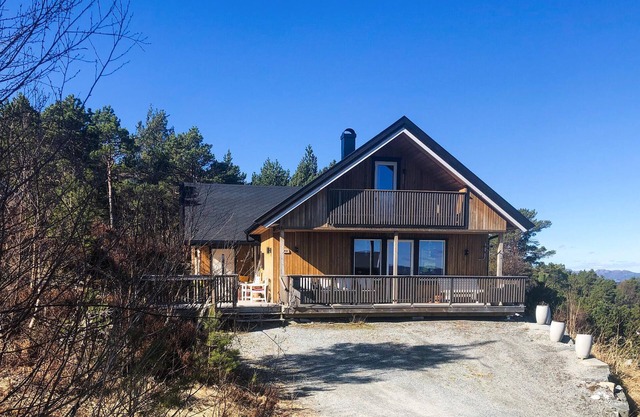 Stunning home in Lensvik with WiFi