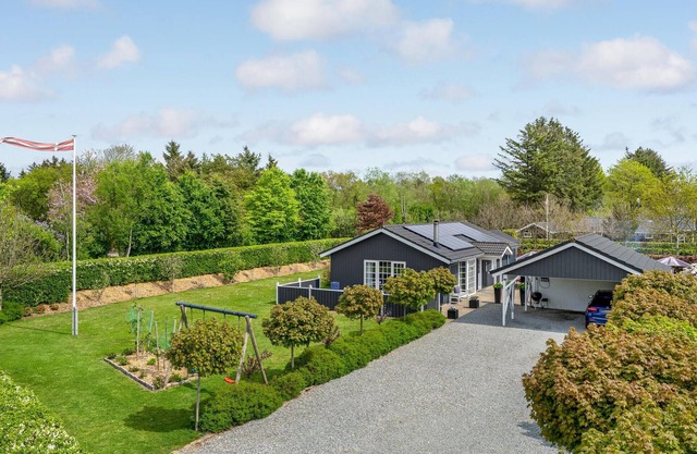 Stunning home in Oksbøl with kitchen