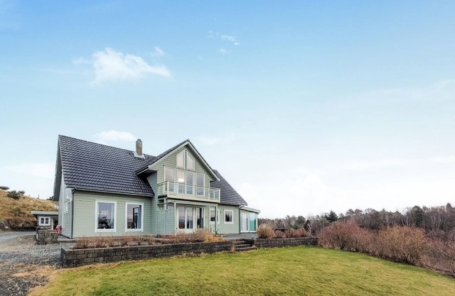 Stunning home in Sveio with WiFi