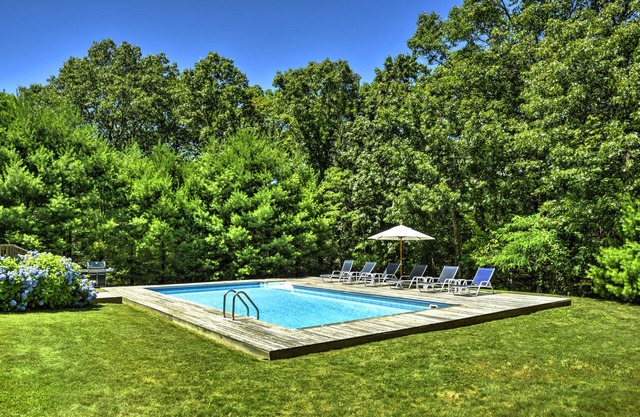 Stunning Home w/Gorgeous Pool & Grounds. Gas grill. Walk to water, sunsets!