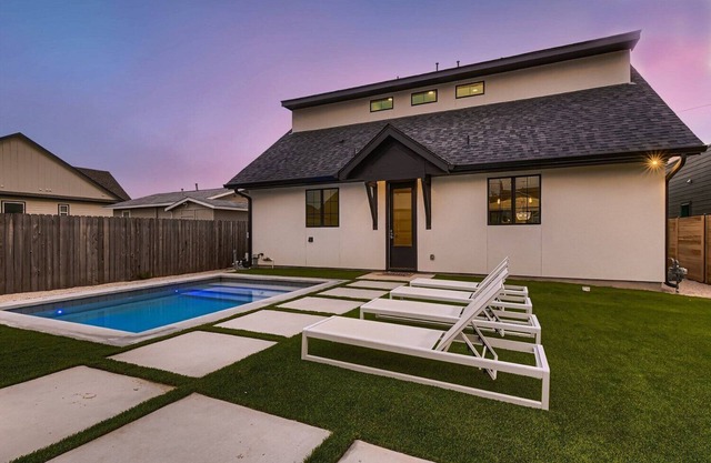 Stunning home with pool, walking distance to the square