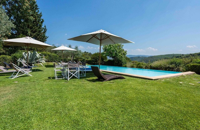 Stunning private villa with private pool, A/C, WIFI, TV and balcony, close to Greve In Chianti