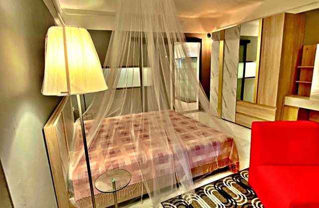 stunning location & innovative design this is sure to please