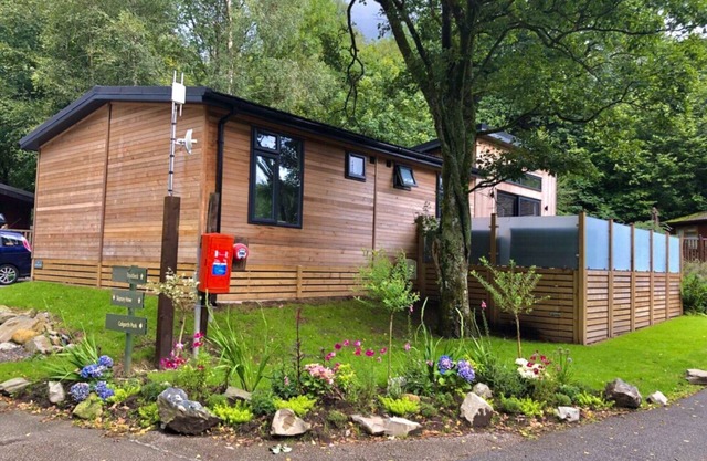 Stunning Lodge set in relaxing surrounding, sleeps 6/8, 3 en-suites, free WIFI