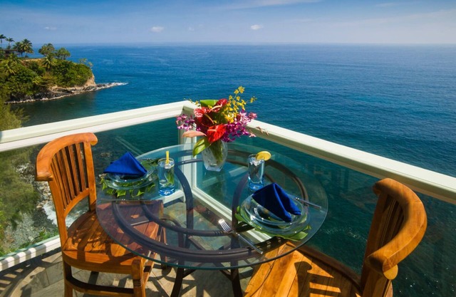 Stunning, majestic, oceanfront location, with an unmatched view. Hilo 2 miles.