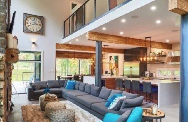 Stunning modern chalet minutes from Blue Mntn Resort and Lake