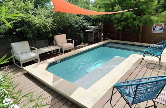 Stunning Modern Home w Pool and Hot Tub in Tarrytown