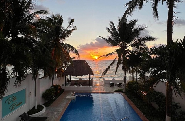 *Stunning Oceanfront 5 BDRM Villa With Amazing Views Of The Caribbean Sea!*