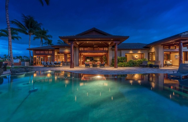 🌺 Stunning Panoramic Ocean and Coastline Views Just Steps From Beach 🌺