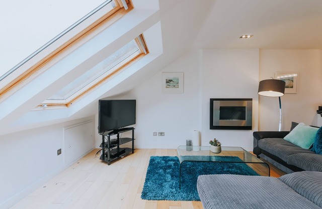 Stunning Penthouse - Sea Views, Beaches, Surfing & Parking