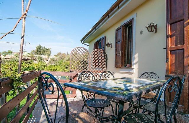 Stunning private villa for 6 people with WIFI, A/C, TV, terrace and pets allowed