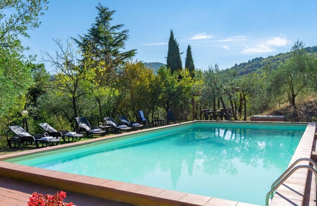 Stunning private villa with WIFI, private pool, TV, balcony, pets allowed and panoramic view
