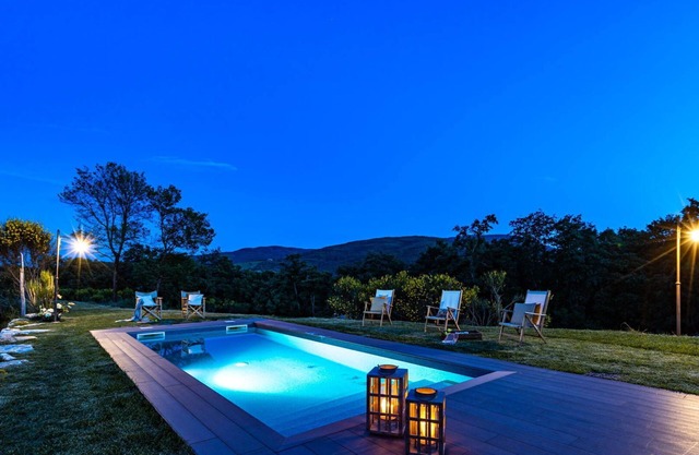 Stunning private villa for 12 people with A/C, WIFI, private pool, TV and veranda