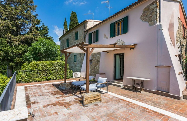 Stunning private villa for 5 people with WIFI, A/C, TV, patio, pets allowed and panoramic view