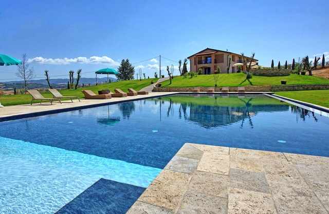 Stunning private villa with A/C, private pool, WIFI, TV, patio, panoramic view and parking