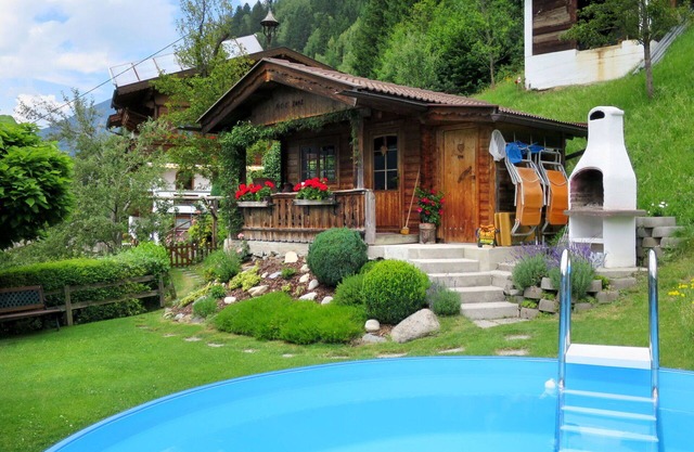 Stunning private villa for 8 guests with WIFI, pool, TV and patio